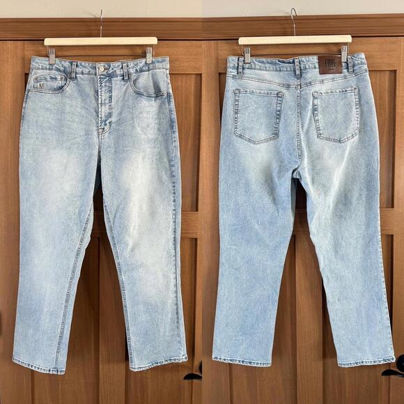 Frye Denim - FRYE High Rise Straight Leg Light Wash Denim Jeans Women’s size 14/32